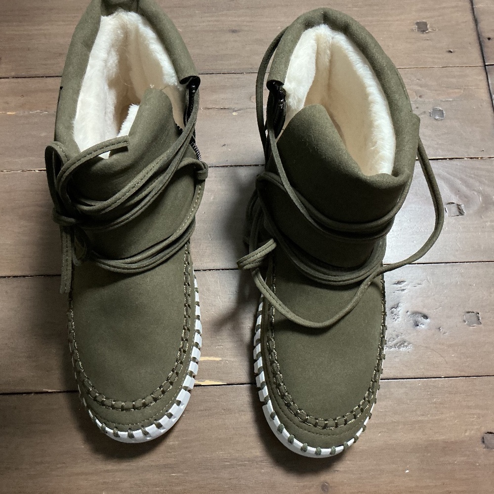 Brand new, super warm,  Ilse Jacobsen Ankle Boots in Olive Green